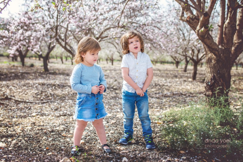 צילומי משפחה בטבע בשקדיות - אנדה יואל