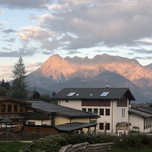 הנוף מהסלון בזריחה