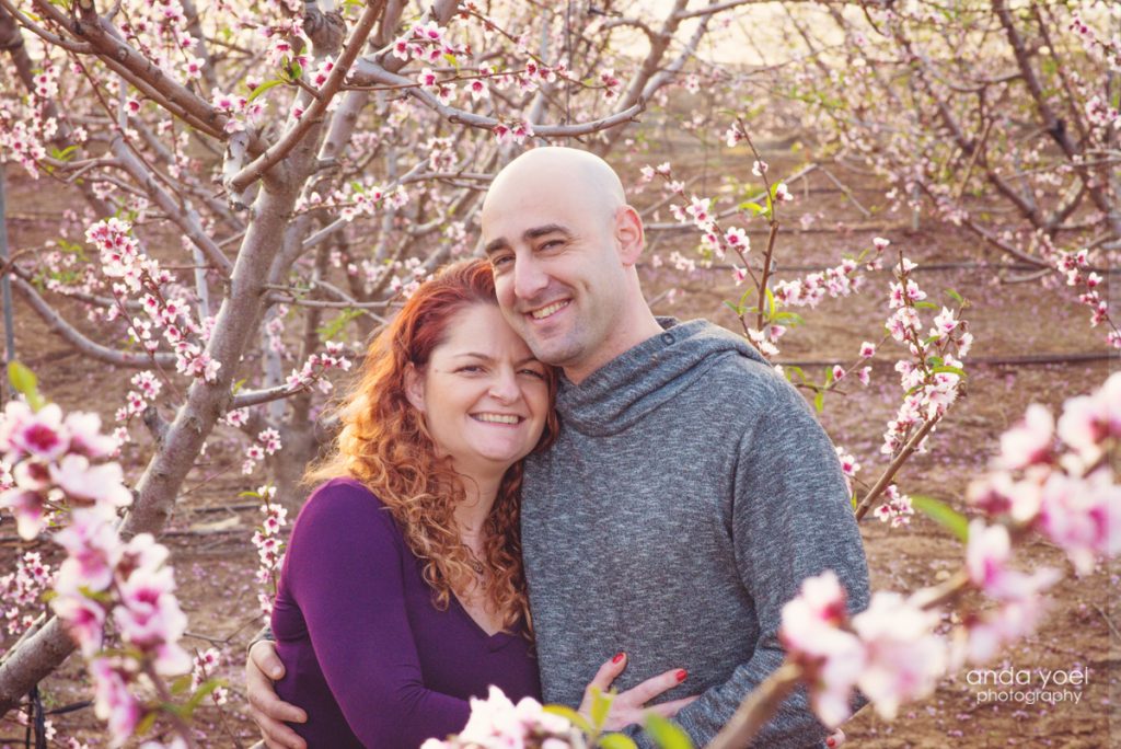 צילומי משפחה בטבע בפריחת השקדיות - אנדה יואל