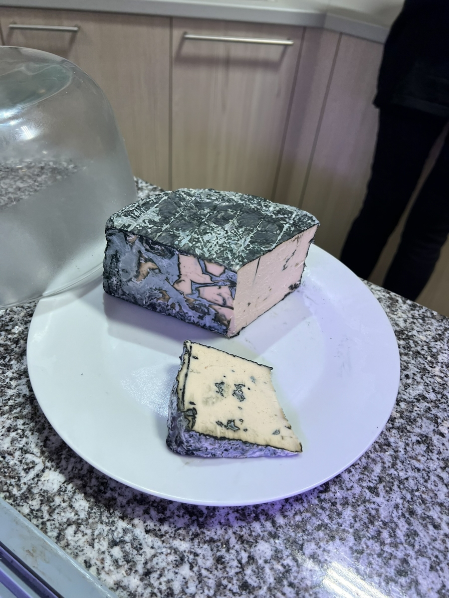 גבינה טבעונית ב Veganz, ברלין