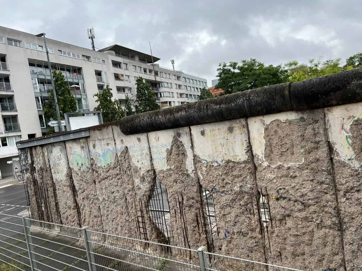מקטע מקורי של חומת ברלין Berliner Mauer