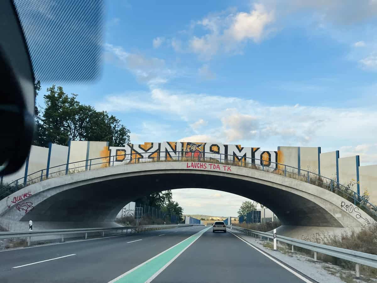 גשר מעל הכביש המהיר בדרך מברלין לבסטיי