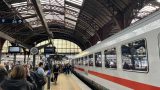 הרכבת הבינלאומית מגיעה לתחנת הרכבת של קופנהגן